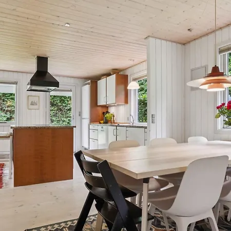 Cozy And Well-appointed Summer House In Ferienhaus