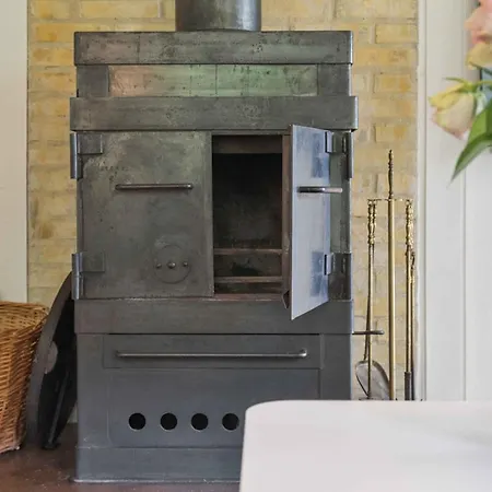 펜션 Cozy And Well-appointed Summer House In