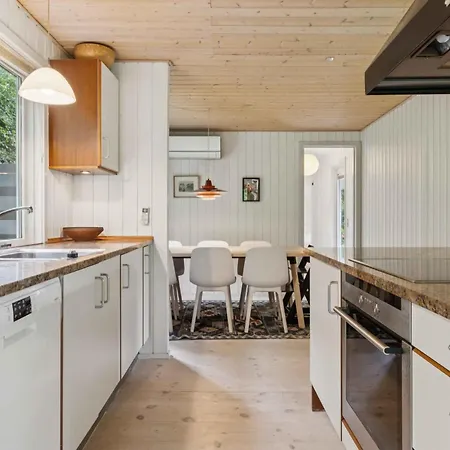 בית נופש Cozy And Well-appointed Summer House In Hornbæk