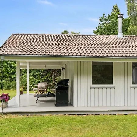 펜션 Cozy And Well-appointed Summer House In Hornbæk