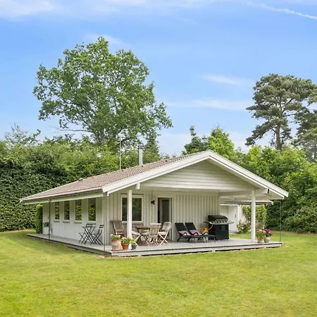 펜션 Cozy And Well-appointed Summer House In