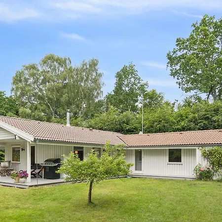 Cozy And Well-appointed Summer House In * Hornbæk