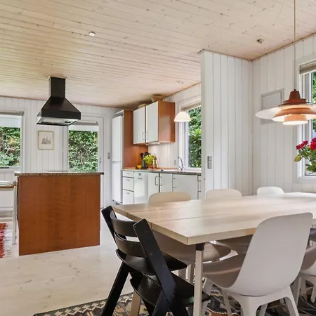 Cozy And Well-appointed Summer House In