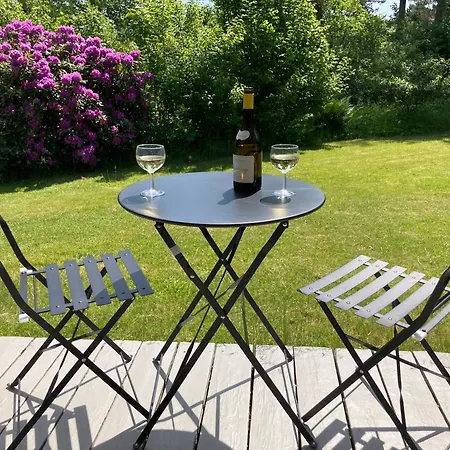 Cozy And Well-appointed Summer House In Hornbæk